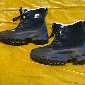 New Sorel Women’s winter snow boots - size 9
